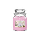 Yankee Candle Aromātiskā svece &quot;Classic medium Snowflake Kisses&quot; 411 g