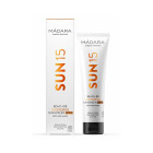 MÁDARA Shimmering Sunscreen BB ķermeņa un sejas krēms SPF 15 Beach BB (Mirdzošs saules aizsargkrēms) 100 ml
